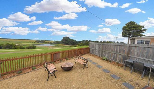 Tiny Home in peaceful Narrawong