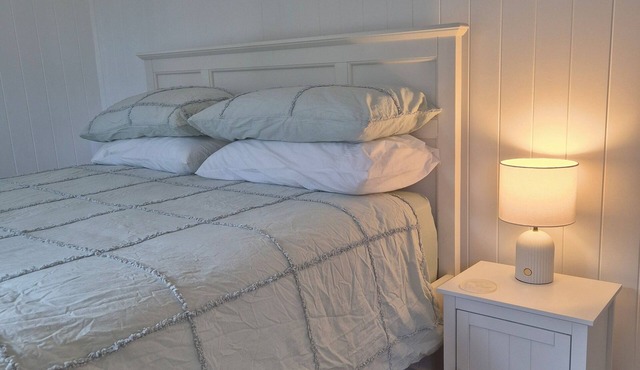 Tiny home in the rainforest. Relax with the Wallabies and abundant birdlife,