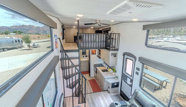 Tiny Home Lodge near Zion and Bryce National Park HotTub, Stargazing, Epic Views