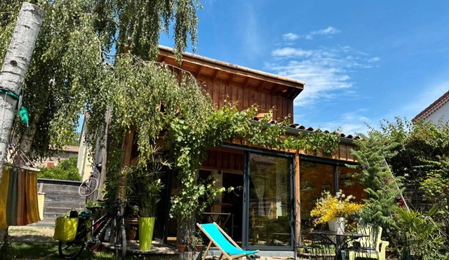 Tiny Home "Logement Bourbon - Heart of Ardèche" with Private Terrace, Shared Garden & Wi-Fi