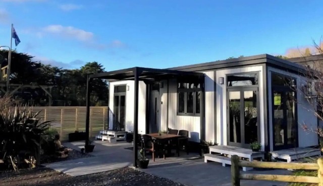 Tiny Home Luxury Farm Escape close to Mount Taranaki & central New Plymouth