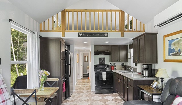 Tiny Home@ Mt Rainier-Hot tub-AC