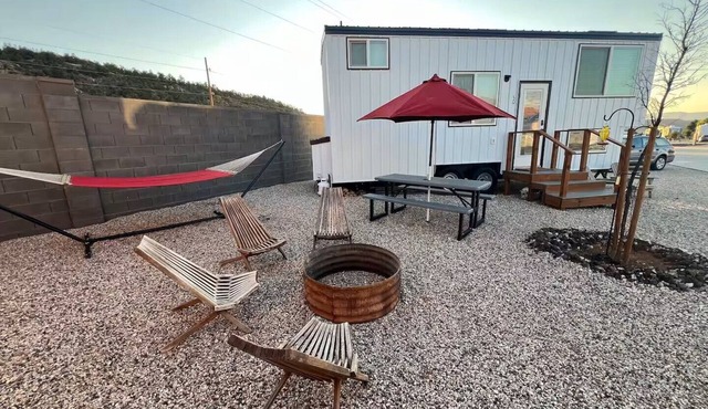 Tiny Home Near Zion National Park with Breathtaking Views, Star Gazing, Hot Tub