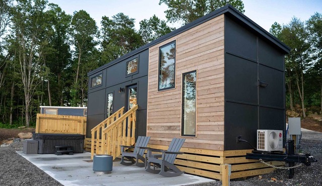Tiny Home on the Edge of a Mountain with Private Hot Tub