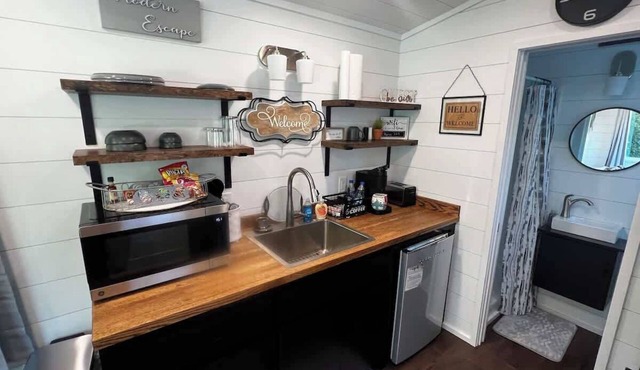 Tiny Home on Wheels: Your Modern Escape Awaits"