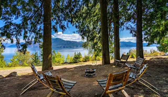 Tiny Home Paradise Stay w/ Lake & Mountain Views