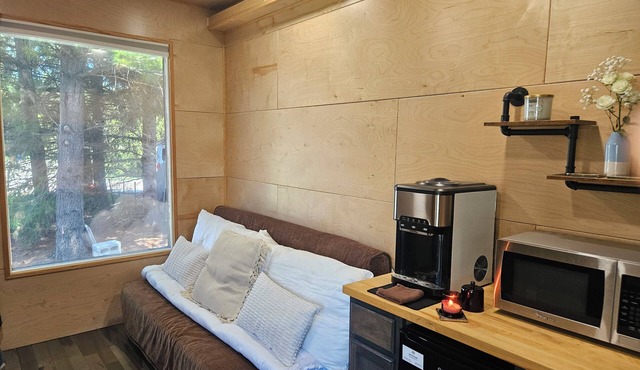 Tiny Home Retreat with hot tub