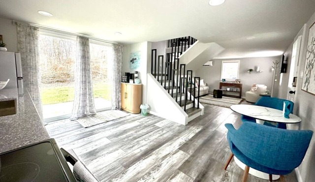 Tiny home w/mighty personality!