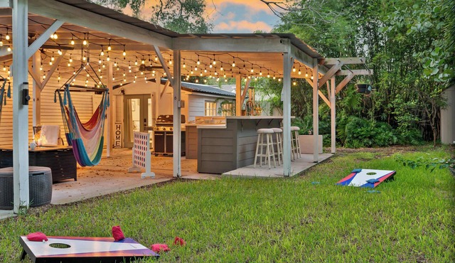 Tiny home w/outdoor kitchen & walk‑in shower