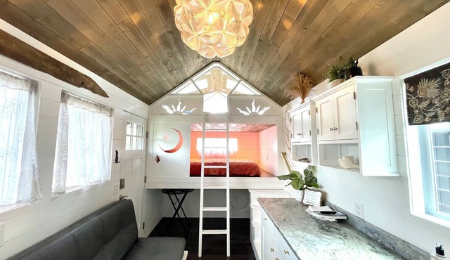 Tiny home with Loft-Boho by the sea under the stars