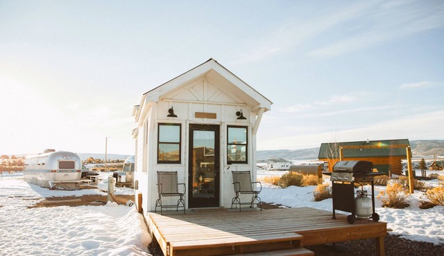 Tiny Home with one Queen bed on main floor and one Queen bed in loft. Sleeps: 4