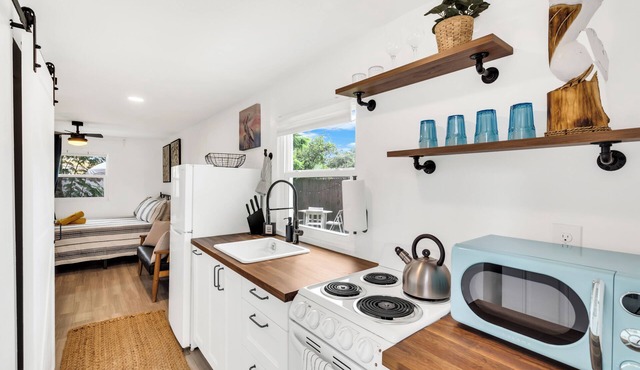 Tiny Home with Private Yard and Pet Friendly