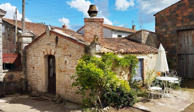 Tiny house 1-bedroom studio in Taizé, Plaine-et-Vallées perfect for relaxing