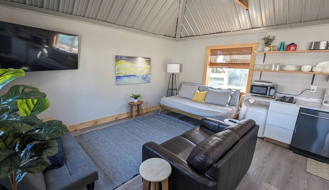 Tiny House #2 - Spacious & Modern "Tiny Home" with 2 bdrms - Lakefront Property!