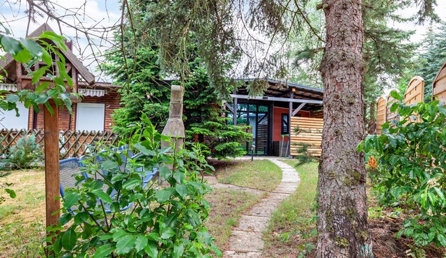 Tiny House 200 with Private Terrace, Garden, and Wi-Fi in Zadelsdorf