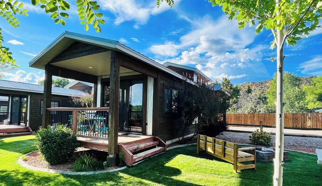 Tiny House #4 Between Zion & Bryce w/resort pool