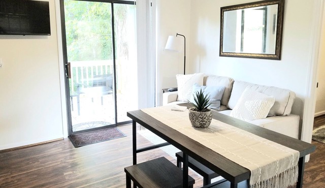 Tiny House - 6 miles from Averett University and 5.4 miles from Caesars Virginia