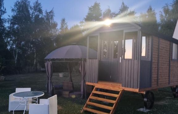 Tiny house avec jacuzzi love roulotte