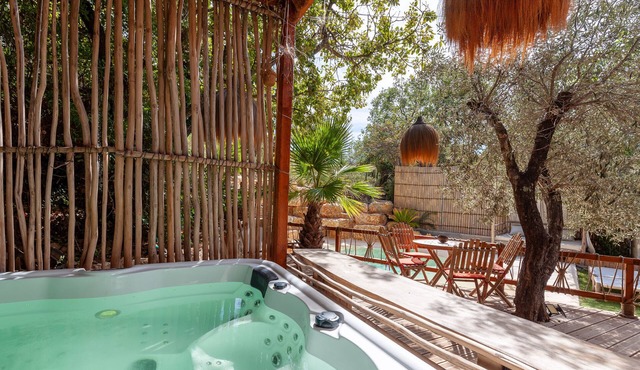 Tiny House Bali with Mountain View, Wi-Fi and Air Conditioning