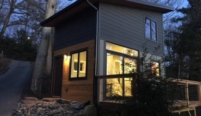 Tiny House, Big Views! 8 Min. to Downtown