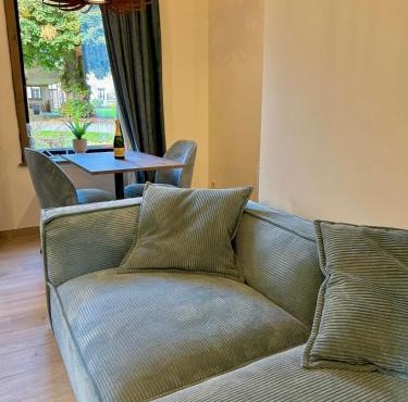 Tiny House dans les Bois Une Évasion Cozy pour Deux !