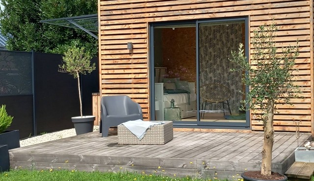 Tiny House en Bord de Rivière - à 10 min de la Ville du Mans. Animaux Acceptés