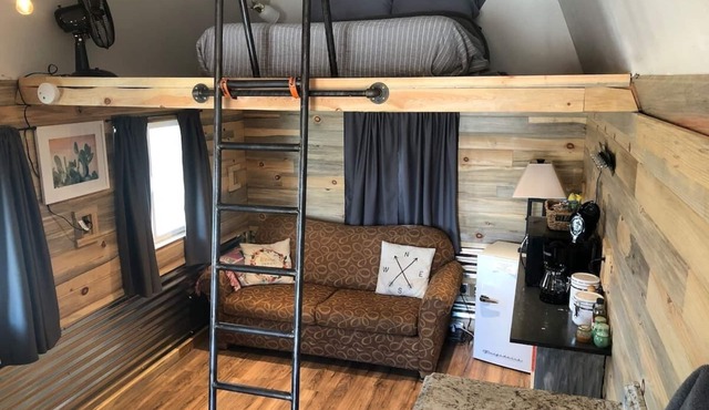 Tiny House Farm Stay w/Kitchenette