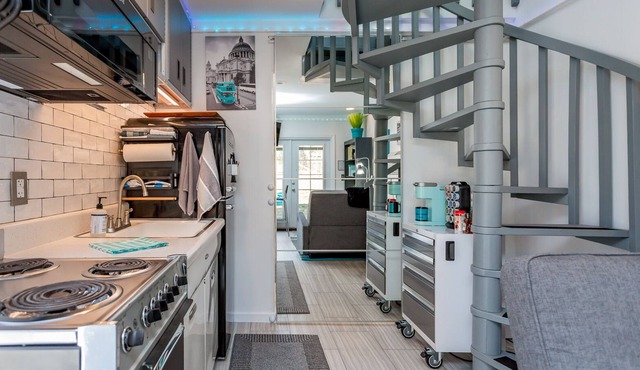 TINY HOUSE+fun+luxe+mod+EV charger+Fast Wifi+W/D+kitchen