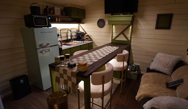 Tiny House Horse Farm Retreat w/Sauana and Pondside View