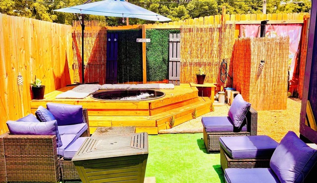 Tiny House Hot Tub Grill & Chill