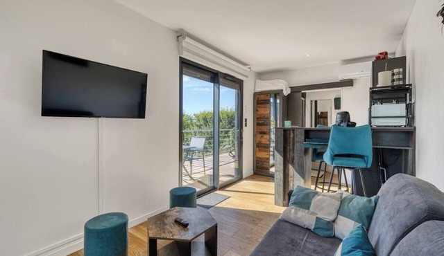 Tiny House in the hills above Aix Les Bains, 20 minutes from skiing and 10 minutes from the lake!