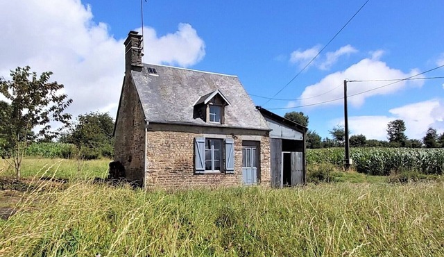 Tiny house isolated in nature with dry toilets on large private land