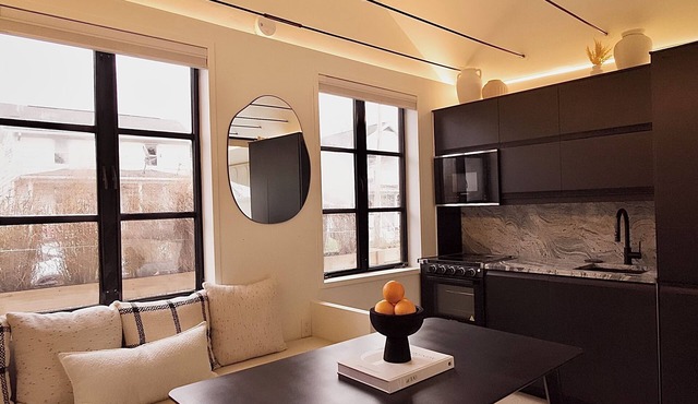 Tiny House | KING Bed | Backyard | Private