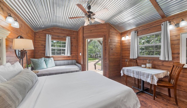 Tiny House Living #4 on Outdoor Oasis Retreat Just 20 Minutes to Waco!