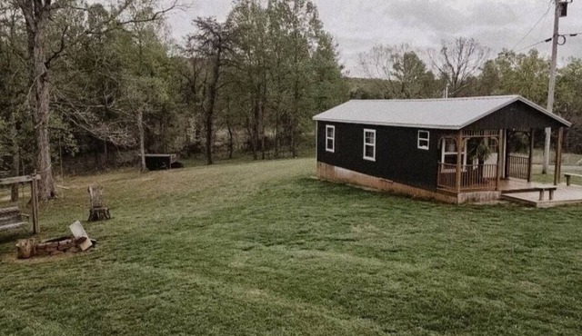TINY HOUSE NEAR FALL CREEK FALLS AND ROCK ISLAND STATE PARK