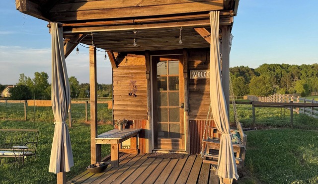 Tiny house on 50+ acre farm. Easy drive to Covington square and more!