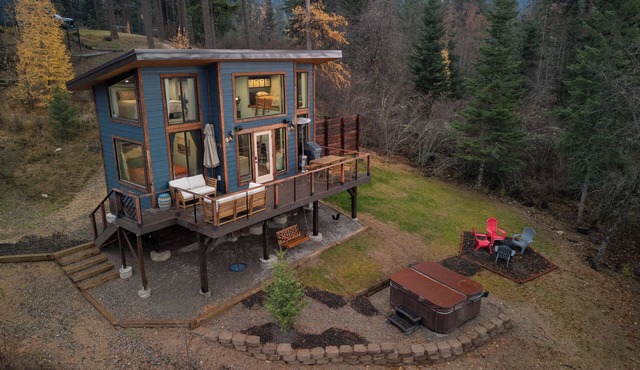 Tiny House on Hayden Lake with beach access and hot tub