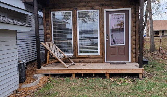 Tiny house on the lake with tv free internet walk shower