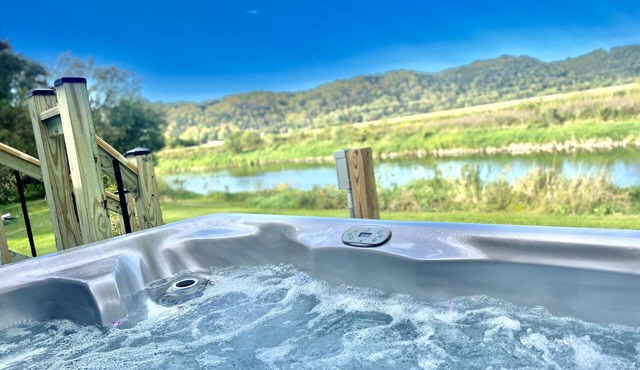 Tiny House on Upper Iowa River w/hot tub