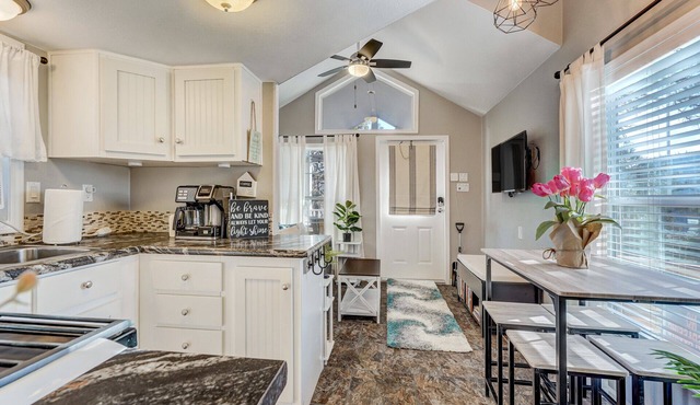 Tiny House | Pet-Friendly | Pikes Peak Views