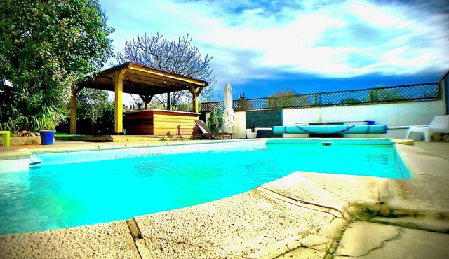 Tiny House Piscine Jacuzzi