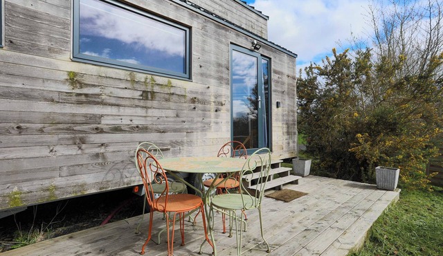 Tiny House 'Très Jolie Tout Confort' with Private Terrace, Private Garden and Wi-Fi