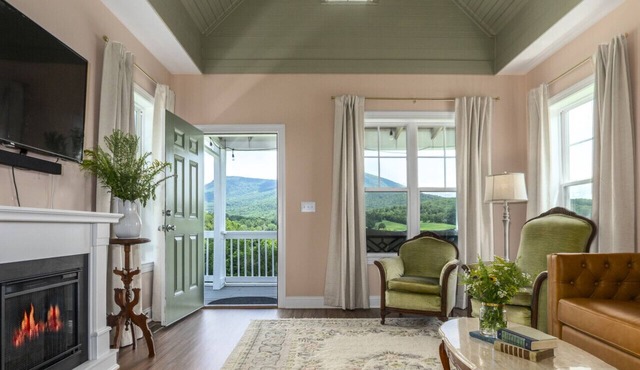 Tiny House w/Big Mountain Views - near VMI & WLU