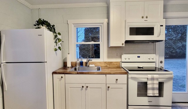 Tiny House w/Loft 2 min. away from Town of Warsaw’s Main Street!