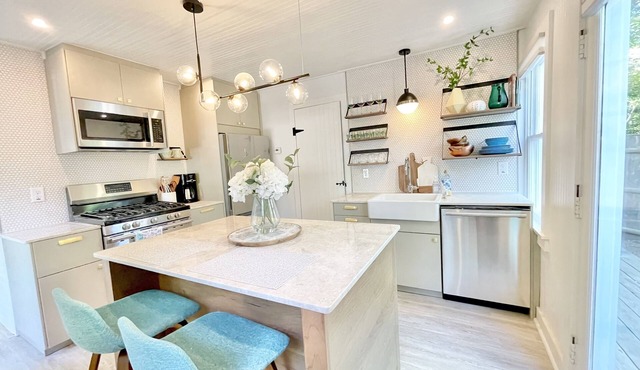 🔥Tiny House★ Walk to Village & Pond beach★ Firepit★ Gas Fireplace ★ Small Pet OK