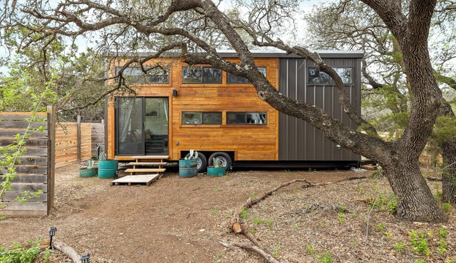 TINY HOUSE with private lake park access