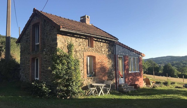 Tiny house with a beautiful view in 63560 Teilhet