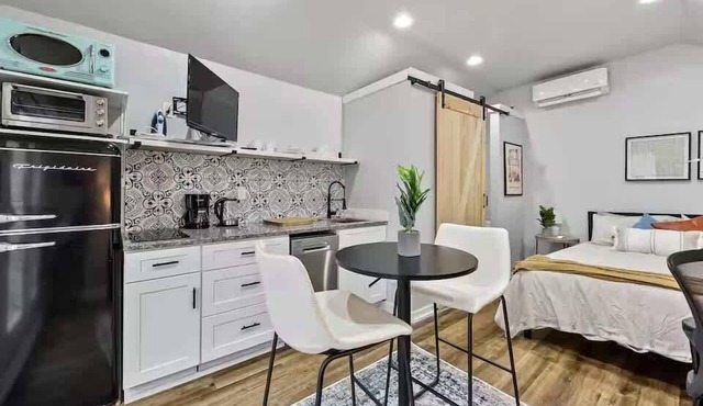 Tiny House with Private Outdoor Space, Location!