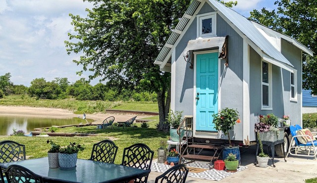 Tiny LAKE House! 10 Minutes from Omaha