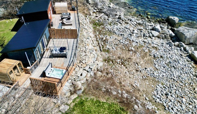 Tiny Oceanfront Retreat - Hot and Sauna